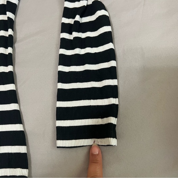 BeBe Logo Black and White striped Cold Shoulder Mock Neck Top long sleeves SZ M - Picture 8 of 11